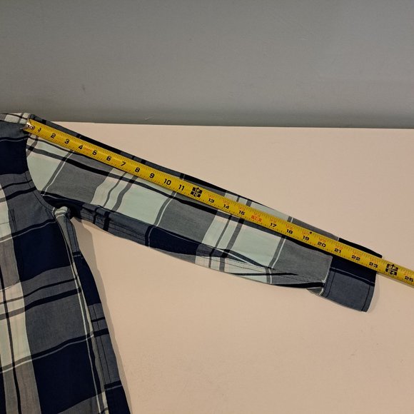 Abercrombie & Fitch Men's Extra Small Regular Fit Long Sleeve Button Down Shirt - Picture 11 of 12